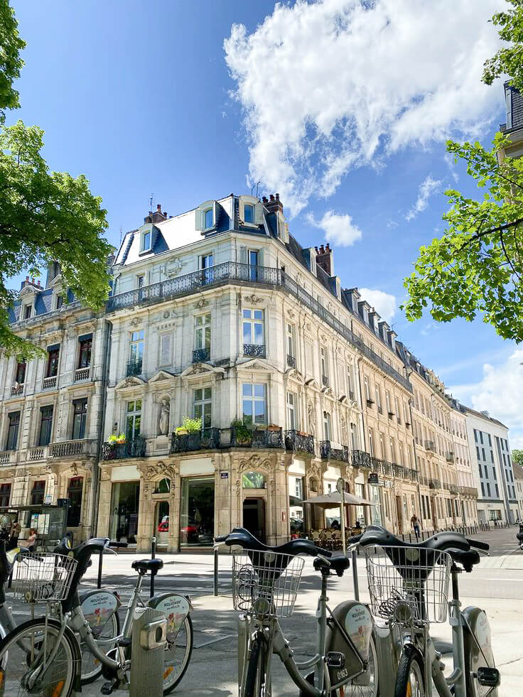 Façade centre-ville Besançon La Boucle