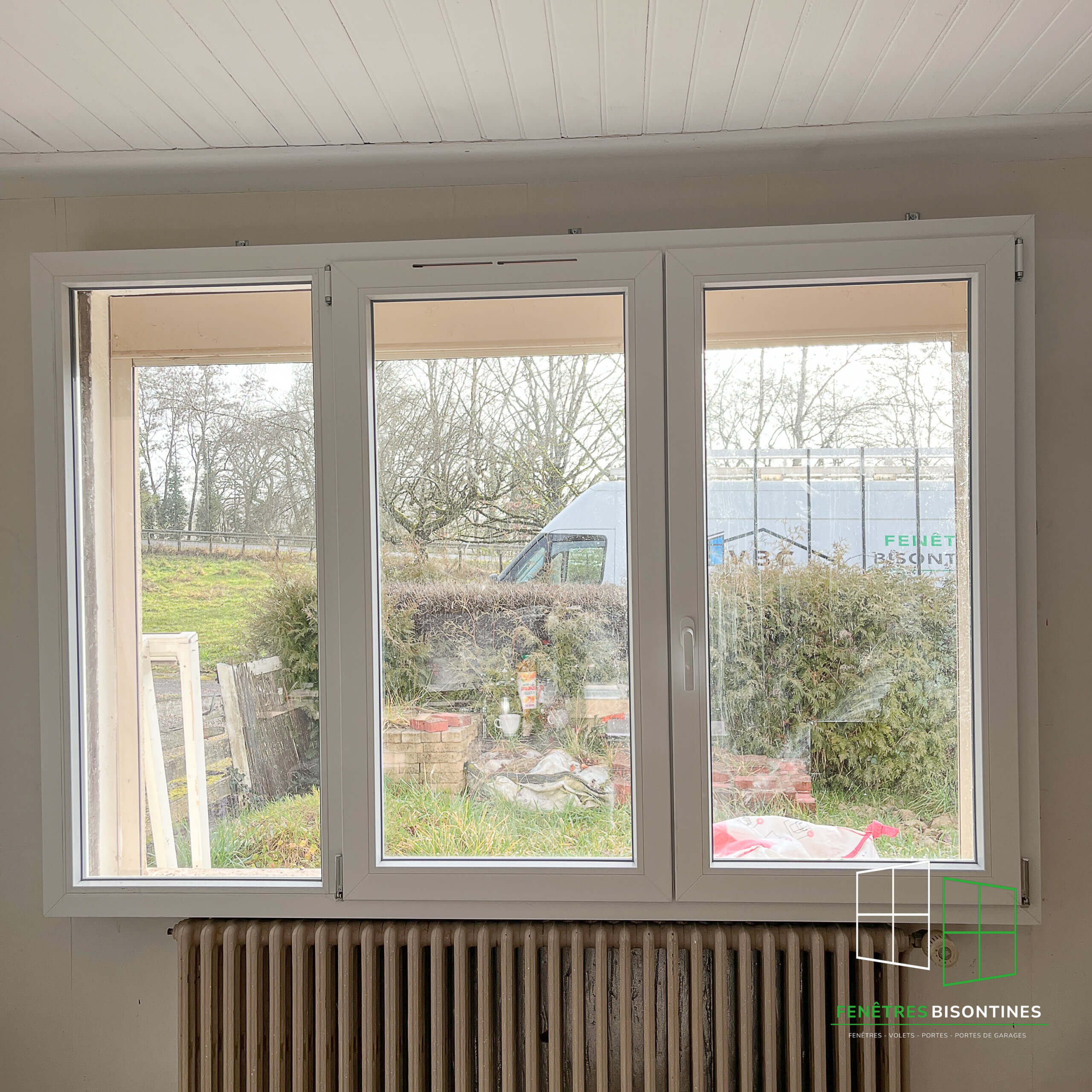 Pose de fenêtres PVC terminée - Les Auxons 25870