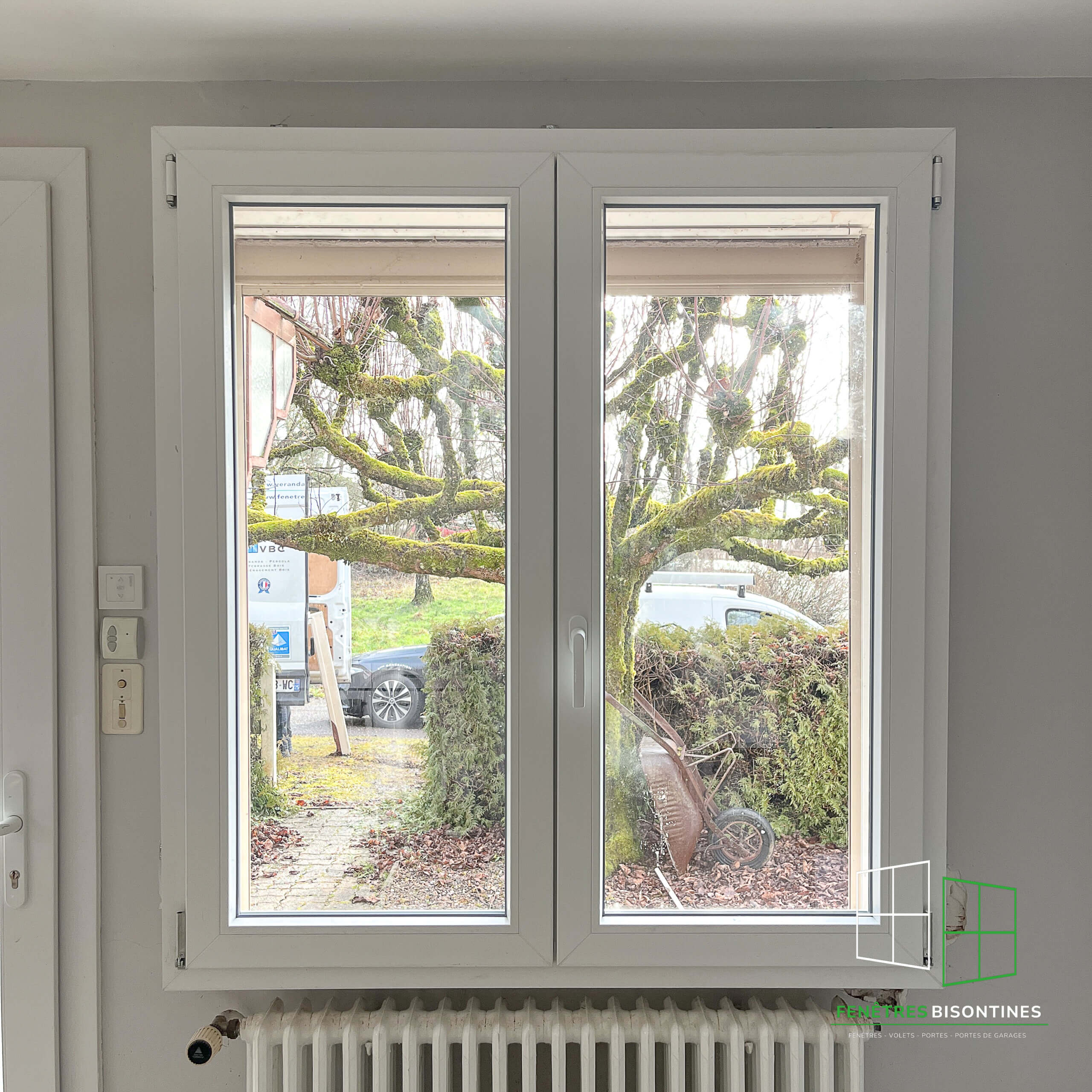 Fenêtres PVC double vitrage après remplacement - Les Auxons 25870