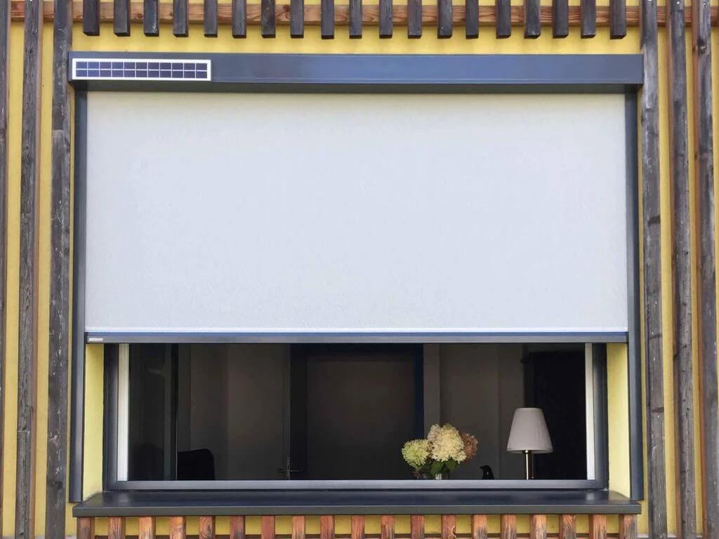 Store zip screen pour véranda ou pergola à Besançon