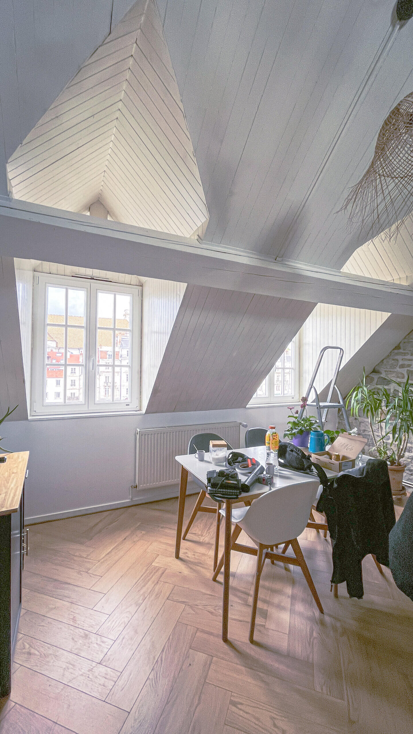 Menuiserie bois sur mesure RAL 7035 extérieur et blanc intérieur