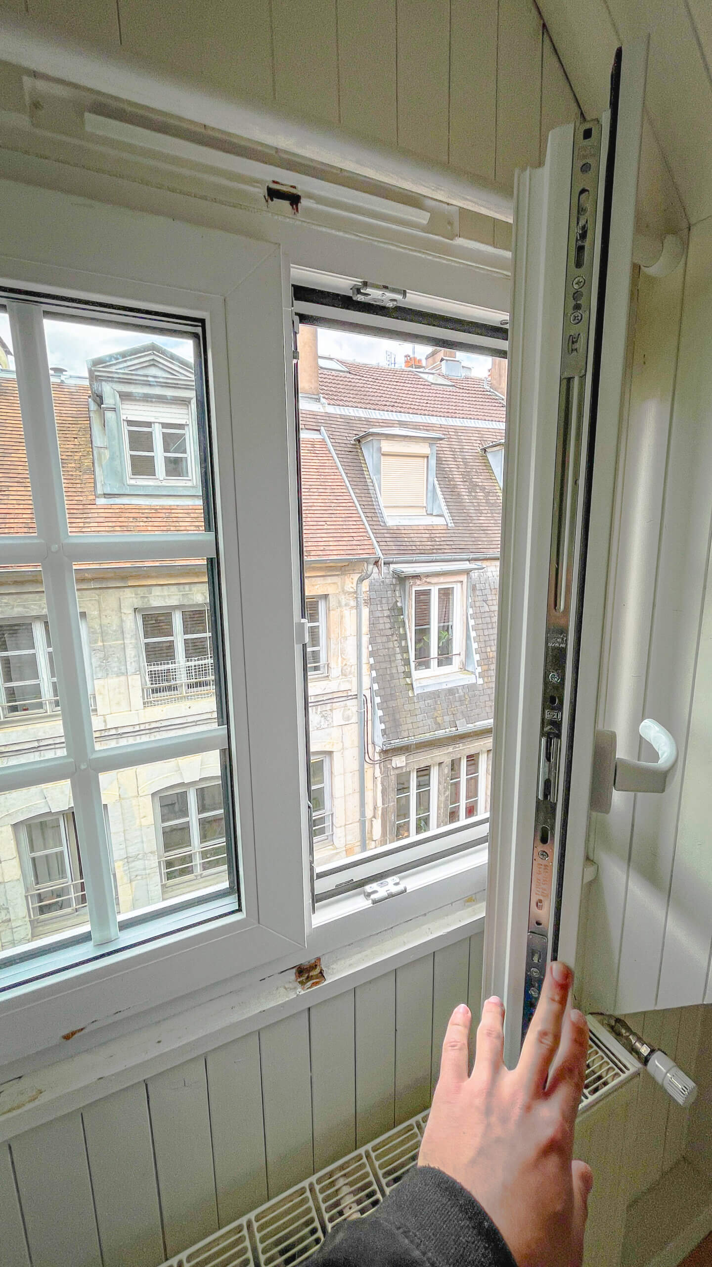 Fenêtre bois traditionnelle avec finition extérieure RAL 7035
