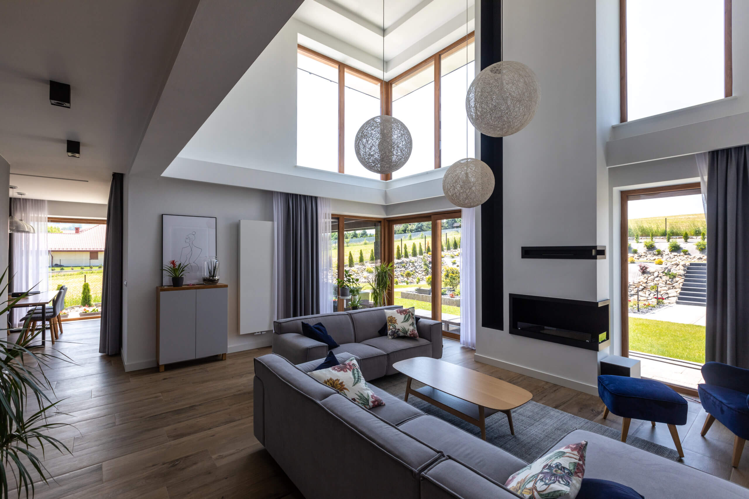 Intérieur lumineux avec fenêtres PVC posées par Fenêtres Bisontines dans le Doubs