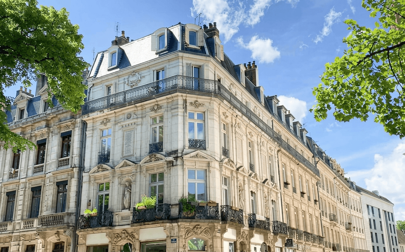 Besançon — fenêtres sur mesure posées par Fenêtres Bisontines dans le Doubs